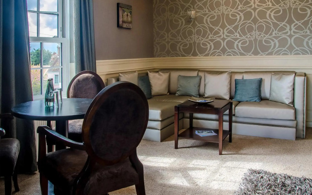 The Cliff Hotel