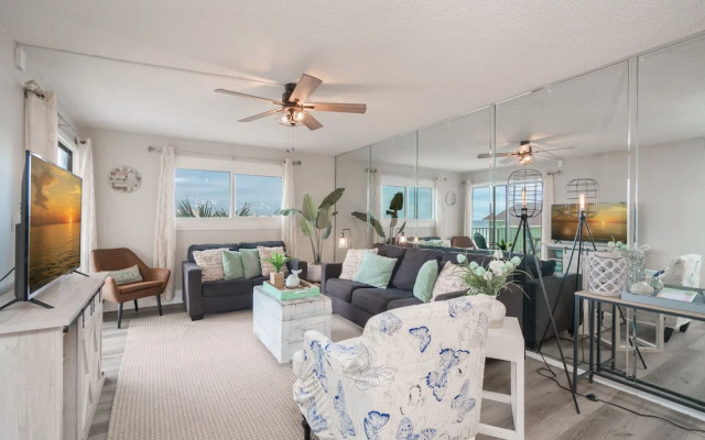 Bethys Beachy Beauty Regency Towers!