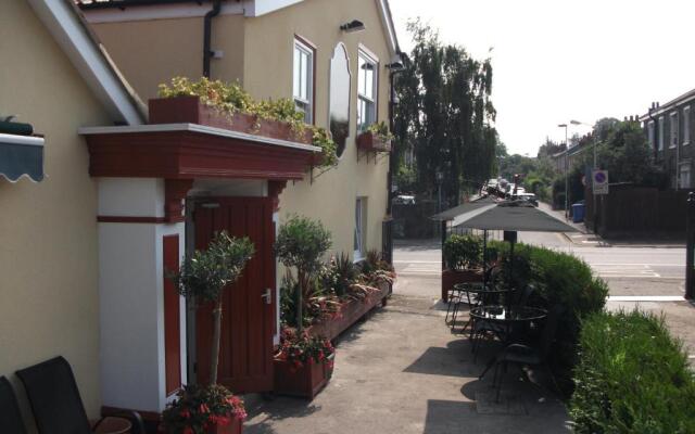 Trowel And Hammer Inn