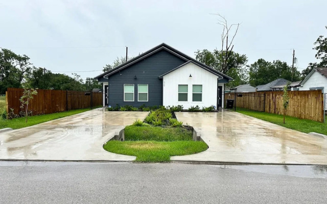 Stylish 3BR Near IAH and Dwntwn