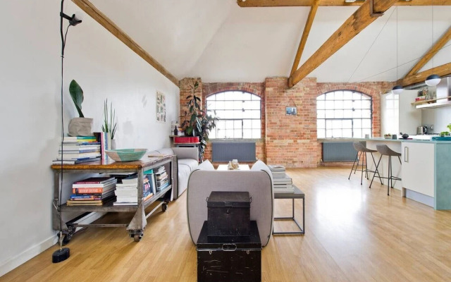 Unique & Vibrant 1-bed Loft With Roof Garden