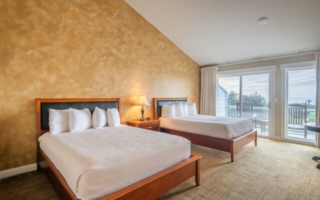 Pacific Reef Hotel & Light Show