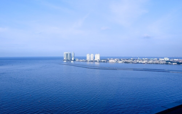 Cozy and Minimalist 2BR Green Bay Condominium Apartment