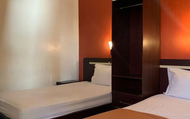 Bandoeng Guest House by Pesen Kamar