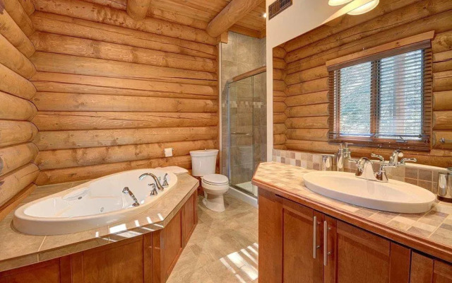 Chalet Nanook of the North