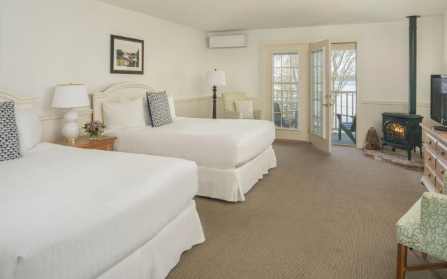Spruce Point Inn