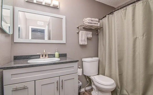 Midland Condo With Pool