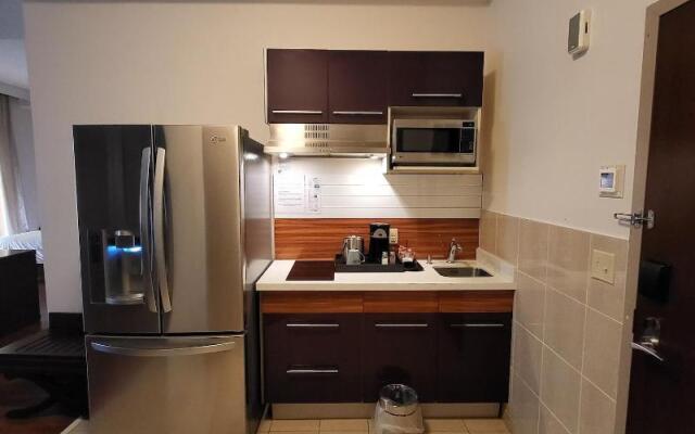 Days Inn & Suites by Wyndham Fort Saskatchewan