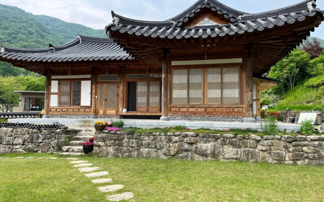 Wanju Hanok Pension Hyurim
