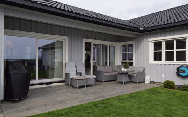 Solferie Holiday Home Bordalssvingen