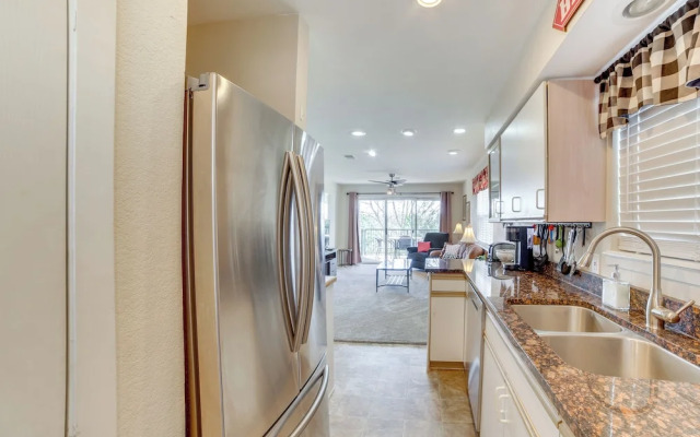 Branson Condo w/ Balcony, Near Silver Dollar City!