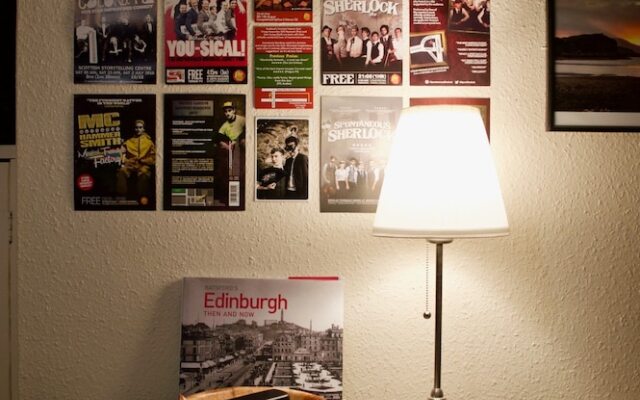 Cosy 2 Bedroom Flat off the Royal Mile