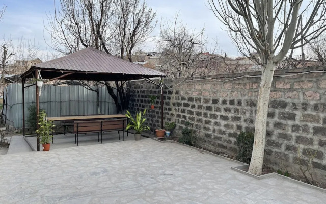 Noragyugh Guesthouse