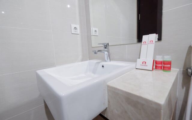 Comfortable Studio Puri Mansion Apartment