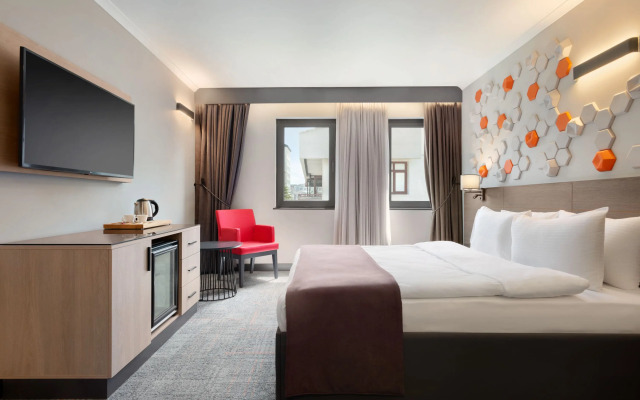 Wyndham Xinyang Downtown