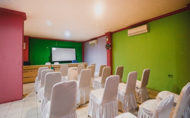 RedDoorz Plus near Senen 2