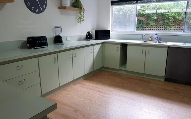 Lonsdale On Glaneuse