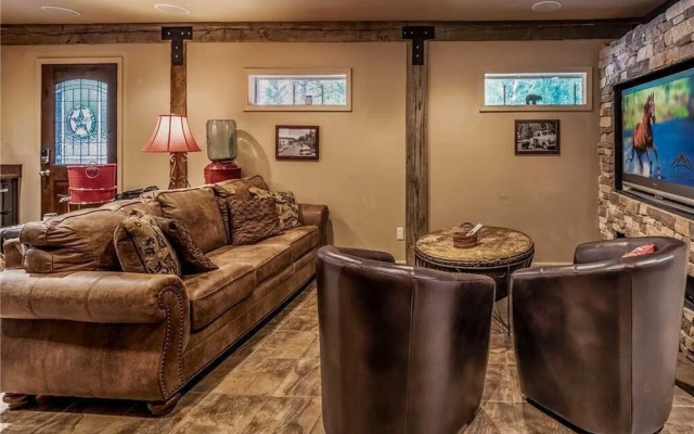 Paradise On The River Three Bedroom Cabin