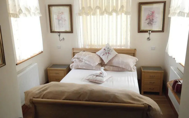 Little Red Rooster Rest and Spa