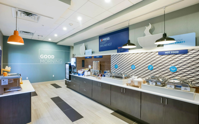 Holiday Inn Express & Suites Jacksonville - Town Center by IHG