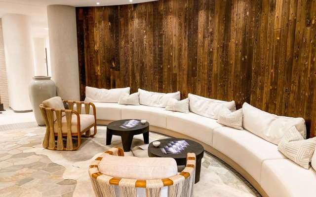 Omni Viking Lakes Hotel