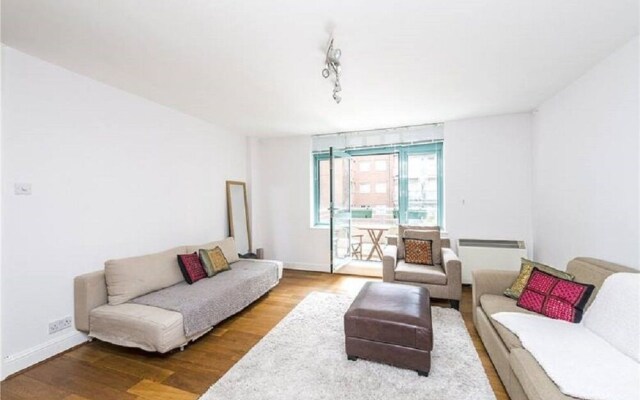 Platinum Apartment in West London 9955