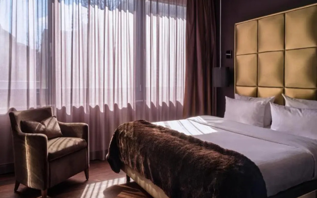 Roomers Frankfurt Central, Autograph Collection