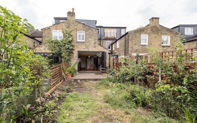 Lovely 4 Bedroom Terraced Family Home