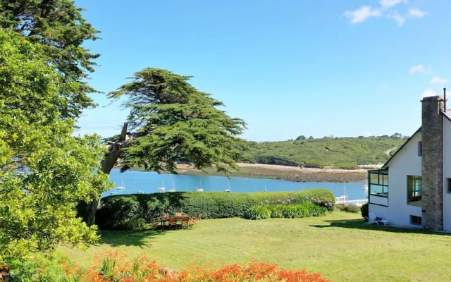 Superb sea View / Private Beach Access