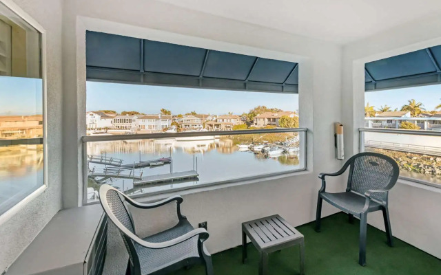 Best Western Harbour Inn & Suites Huntington - Sunset Beach