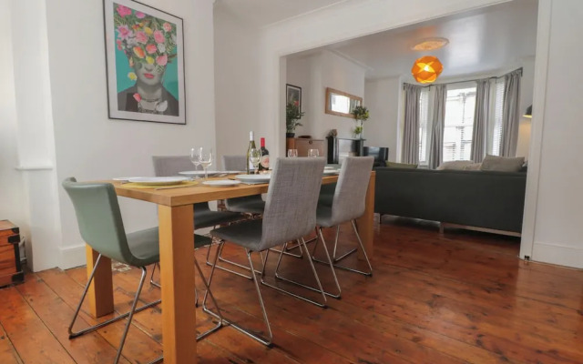 6 Sydney Road