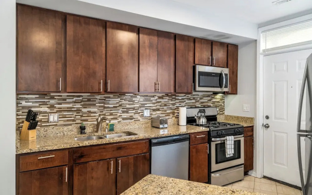 Cozy 1-Bedroom Apt with In-Unit Laundry