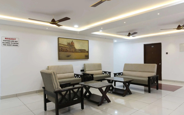 Mythri Hotel by OYO Rooms