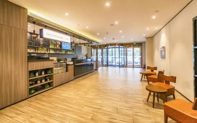 Qingdao Yingshi Hotel