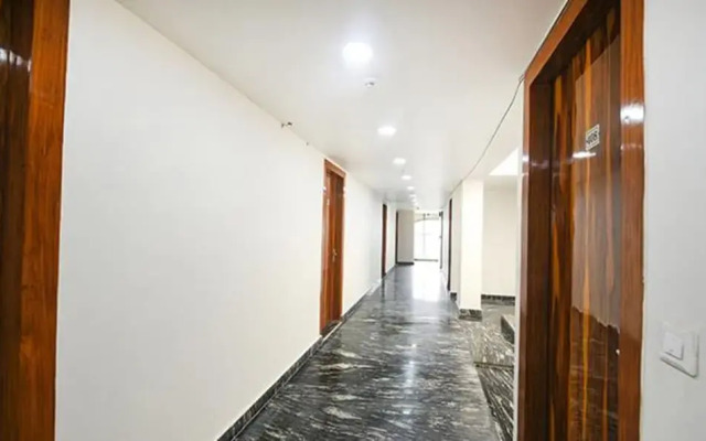 Fabhotel Mona Continental