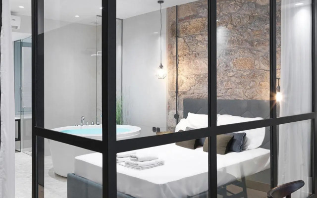 5 star lux suite in Kolonaki.