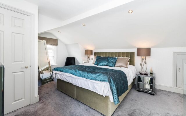 Spectacularly Stylish 2 Bed Flat Heart of Fulham