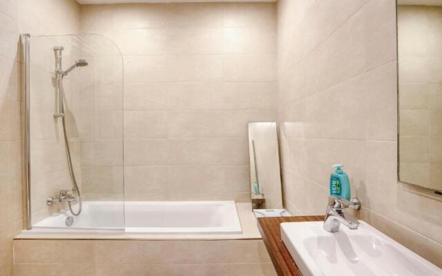 Apartment with pool-Hosted by Sweetstay