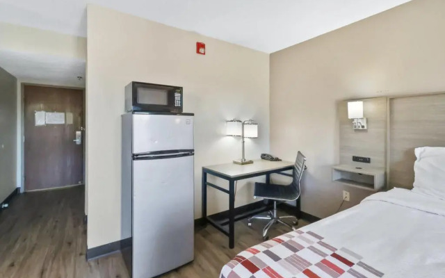 Red Roof Inn & Suites Fayetteville - Fort Bragg