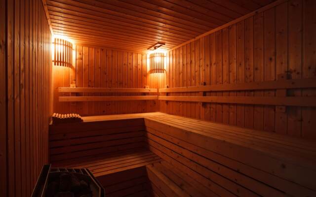 2B - 2 Bedrooms and 2 Bathrooms Located Downtown Apartment With Shared Pool