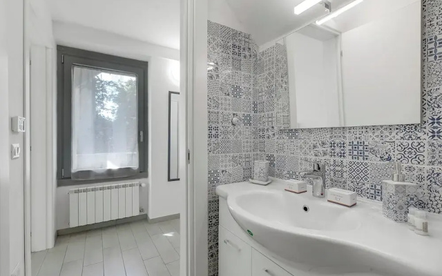 Iris Apartment