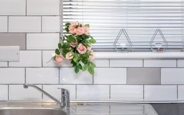 Luxury Living - Lovely 1 Bedroom Apartment