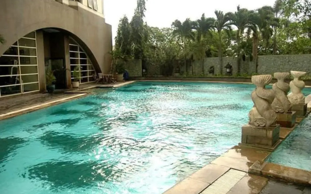 Spacious 2br Slipi Apartment Near Senayan