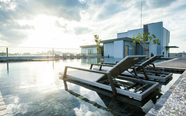 De Botan Srinakarin Hotel & Residence