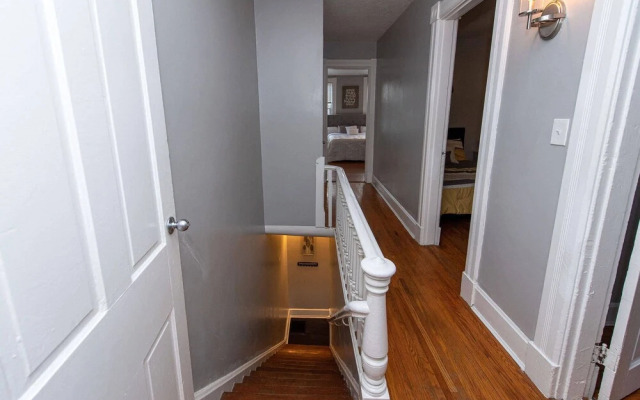 The Incline Suite 1