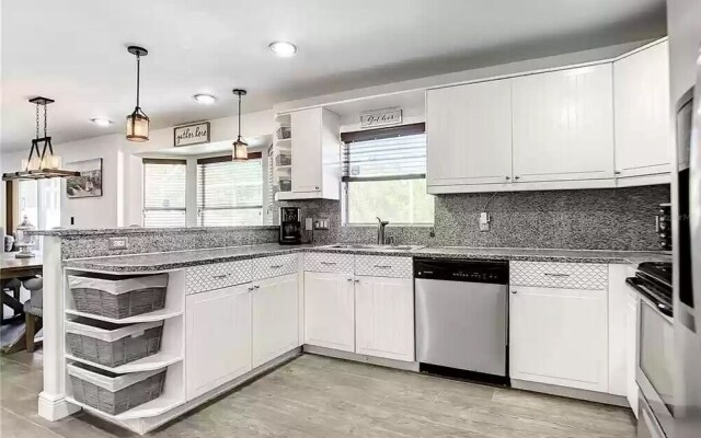 Windwood Villa 4 Bedroom Home by RedAwning