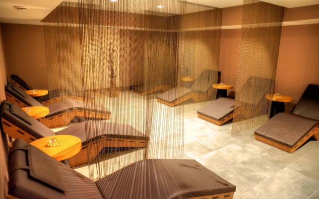 Le Bleu Hotel & Resort