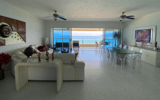 Comfortable Beachfront apartment in Acapulco