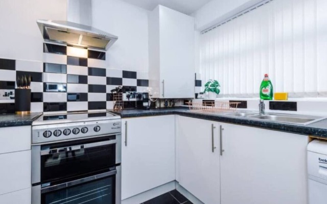Spacious 4-Bed House Manchester