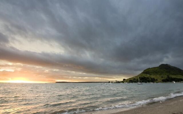 Rooftop Retreat - Mount Maunganui Holiday Home